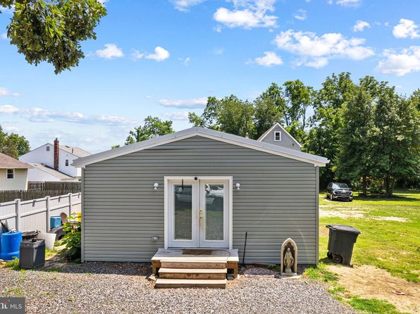 25 1st Ave #B
