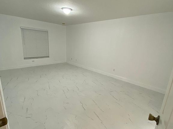 3rd image of 1910 SE Floresta Dr