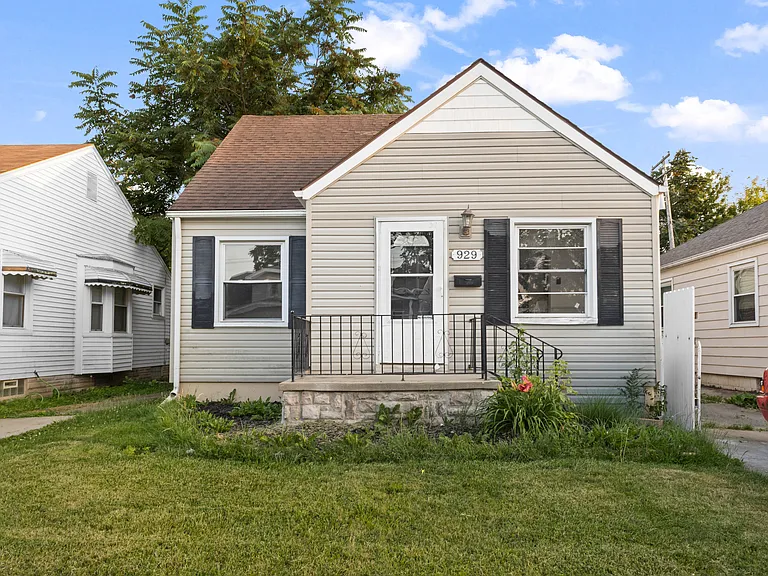 929 White Ave — Photo 3