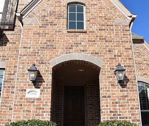 3rd image of 13926 Pomegranate Dr