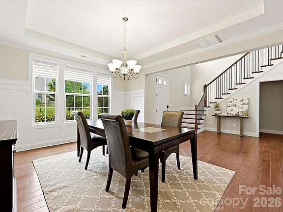 4th image of 224 Kingsdown Ave