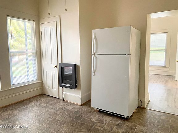 4th image of 908 N Broad St #B