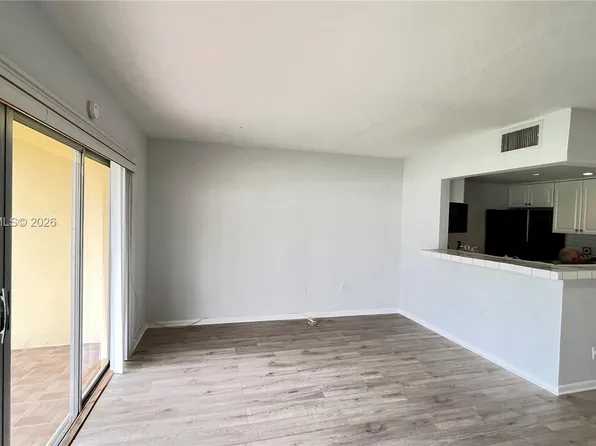 7304 SW 82nd St APT A105, Miami, FL 33143