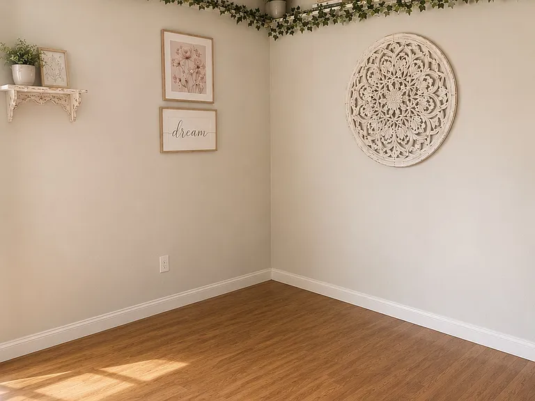 2438 Gramercy Ave — Photo 25
