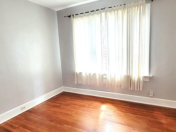 4th image of 136 W 10th St