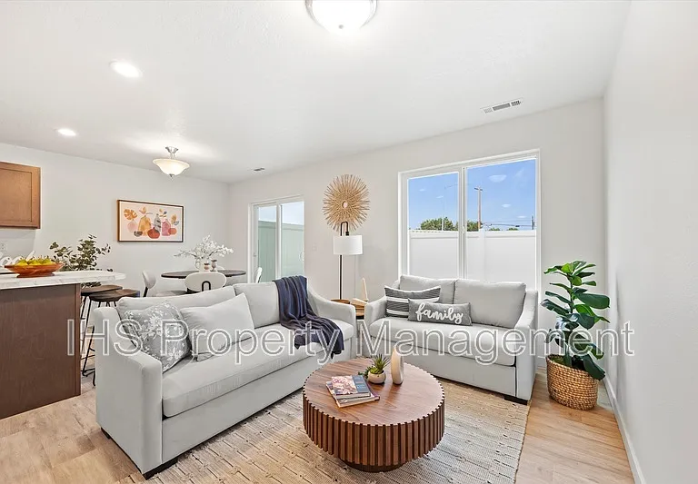 4732 W Quinault Ave — Photo 8