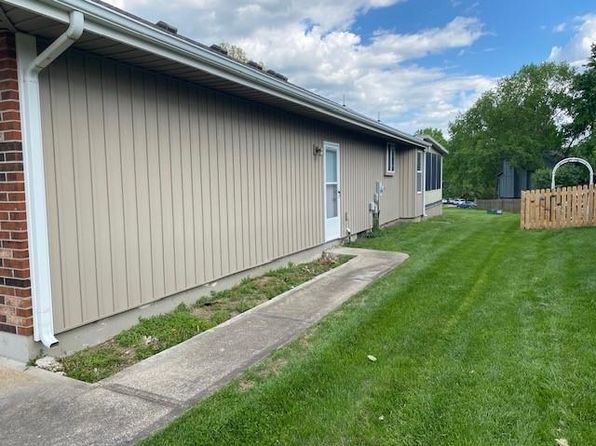 3885 SW Harbor Dr, Lees Summit, MO 64082