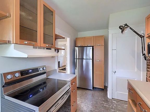 4th image of 836 3rd St