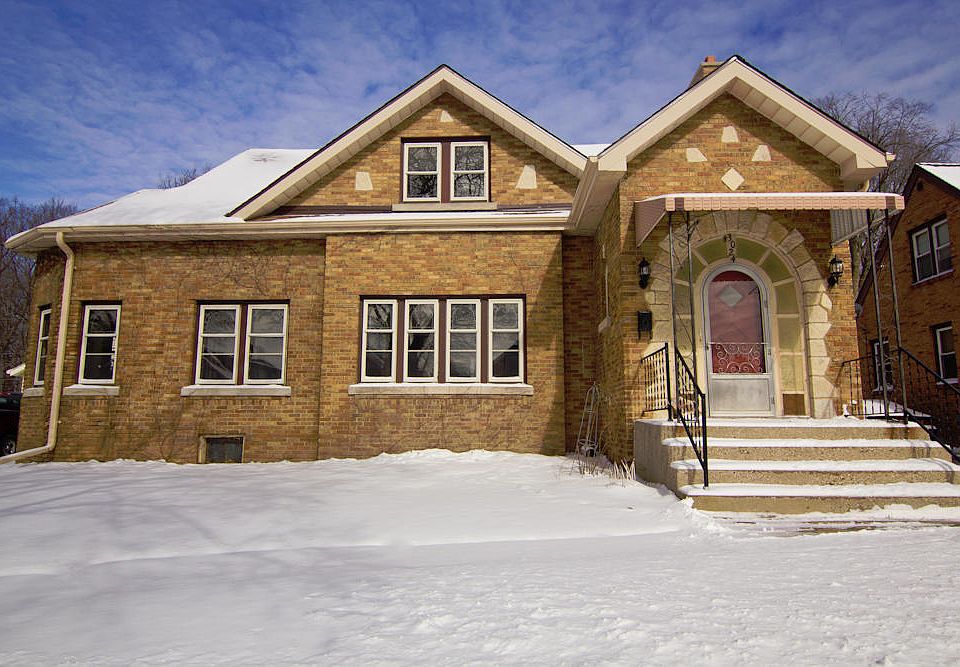 1st image of 3024 E Crawford Ave
