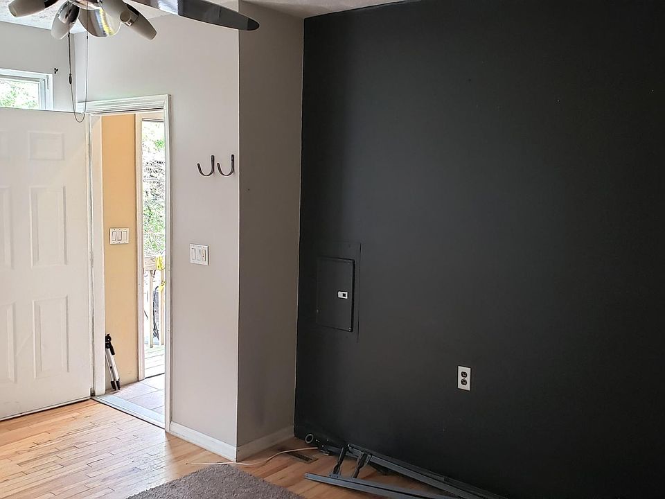 2nd image of 2628 Edwards Way Unit 1