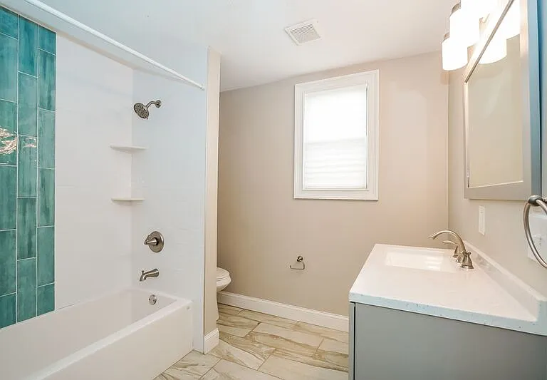 764-766 Kelton Ave #766 — Photo 10