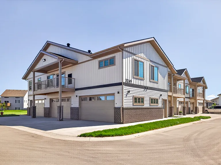 Autumn Townhomes — Photo 25