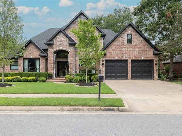 2543 N Norwich Ln, Fayetteville, AR 72703