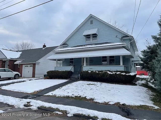 3 bed, 1.0 bath, 1170 sqft, $1,800 — Photo 2