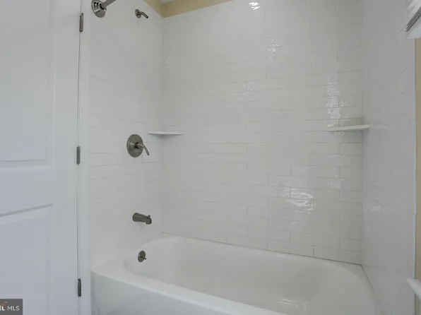 3950 Mary St APT A, Drexel Hill, PA 19026