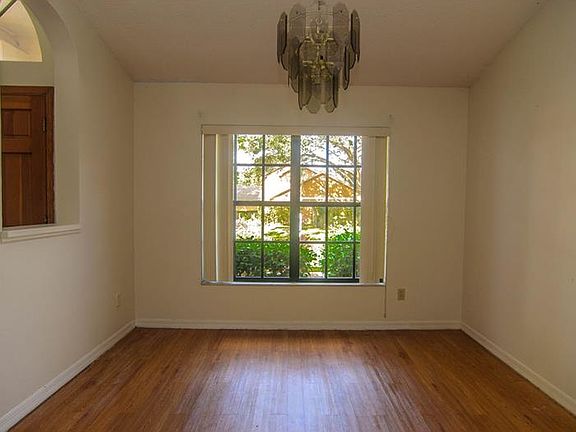 3rd image of 2747 Horseshoe Dr