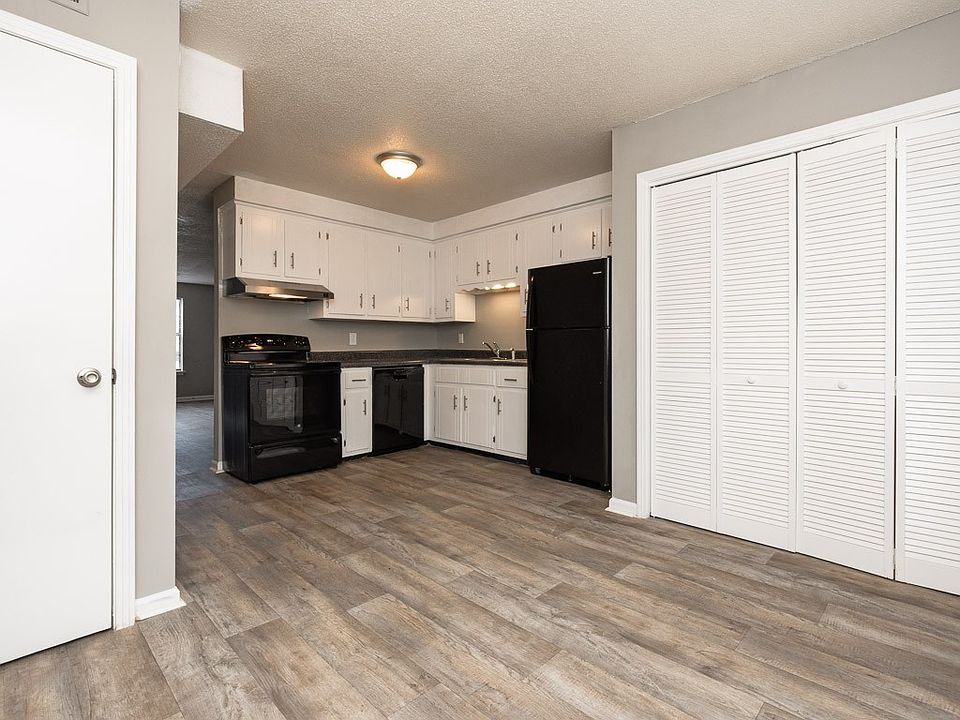 1st image of 813 Golf View Pl #815A