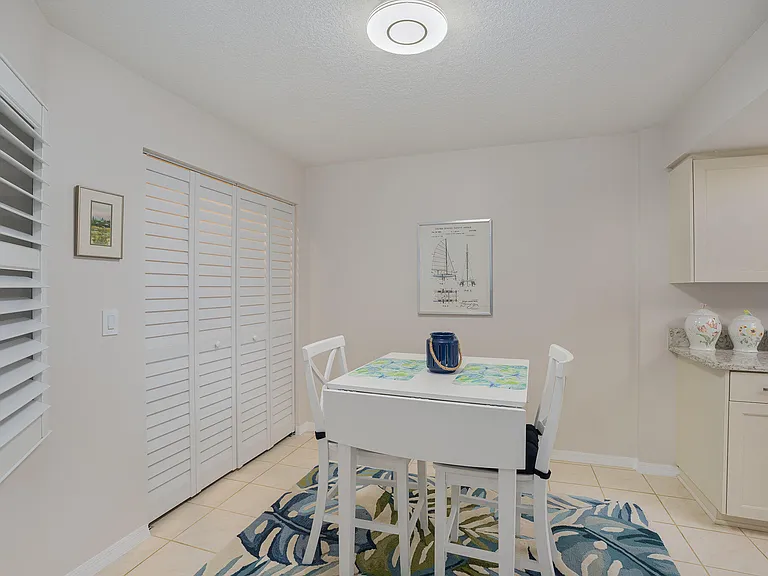 609 Shorewood Dr #203 — Photo 7