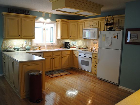 Main Floor kitchen