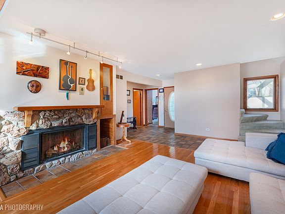 5th image of 19385 W Fairview Dr