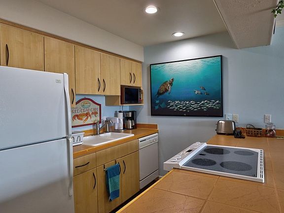 3rd image of 890 SE Bay Blvd #215