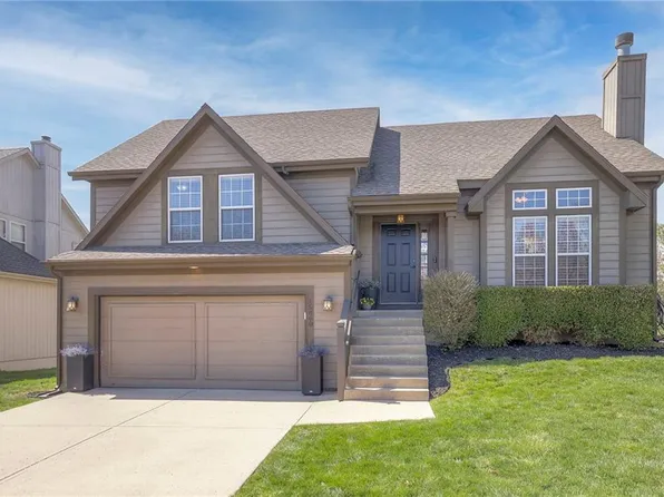 15860 S Bradley Dr, Olathe, KS 66062