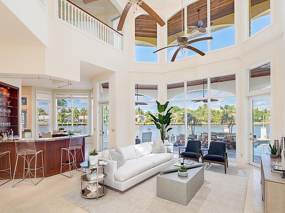 5th image of 1001 N Vista Del Mar Dr