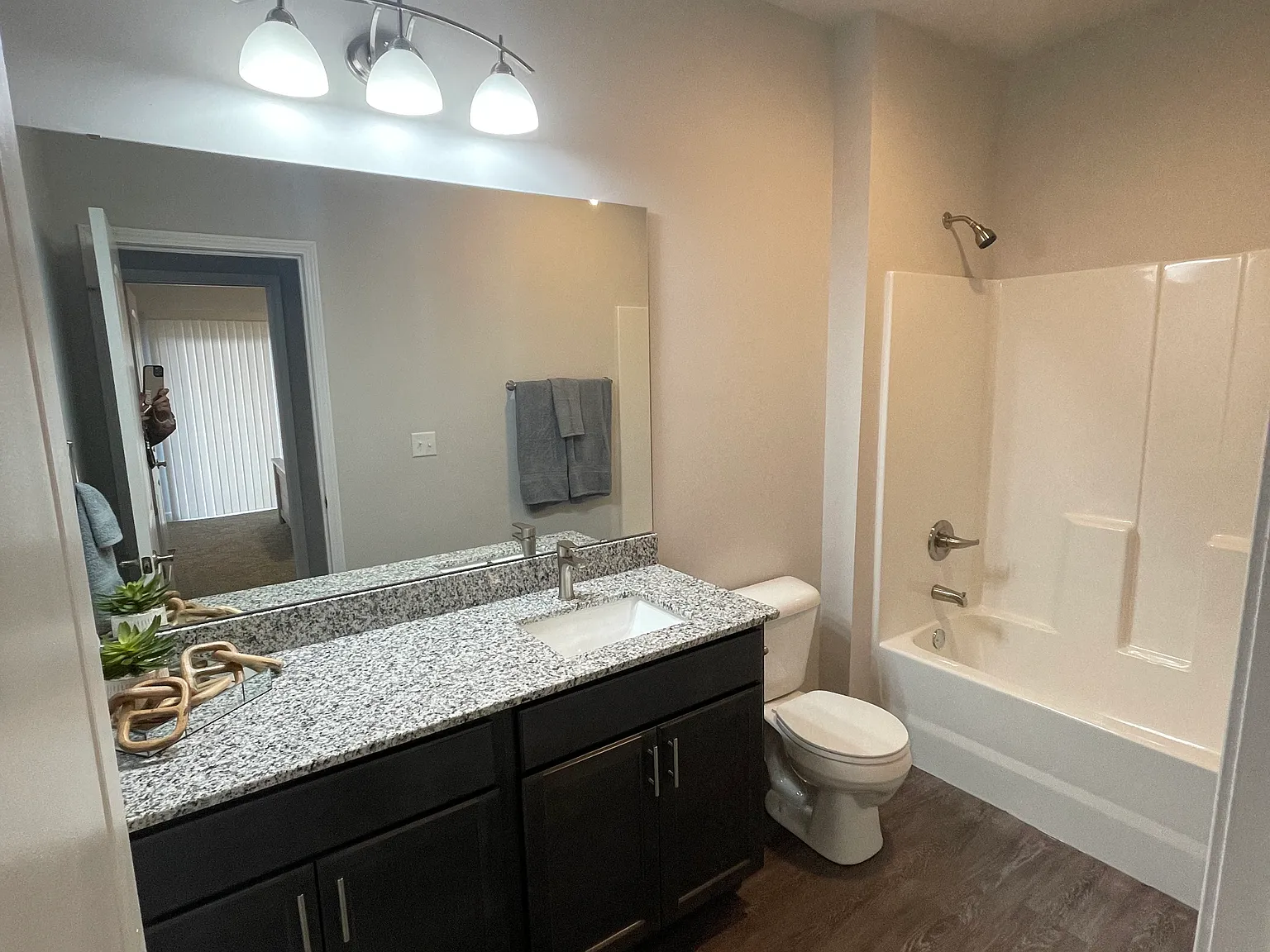 Miller Crossing Apartments & Villas — Photo 1