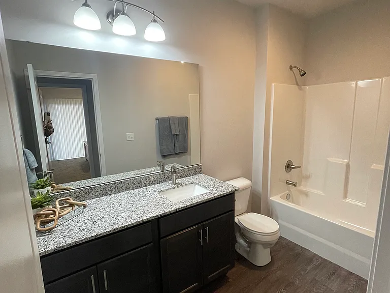 Miller Crossing Apartments & Villas — Photo 1