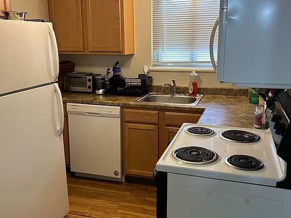 4th image of 133 Dartmouth Trl APT 8