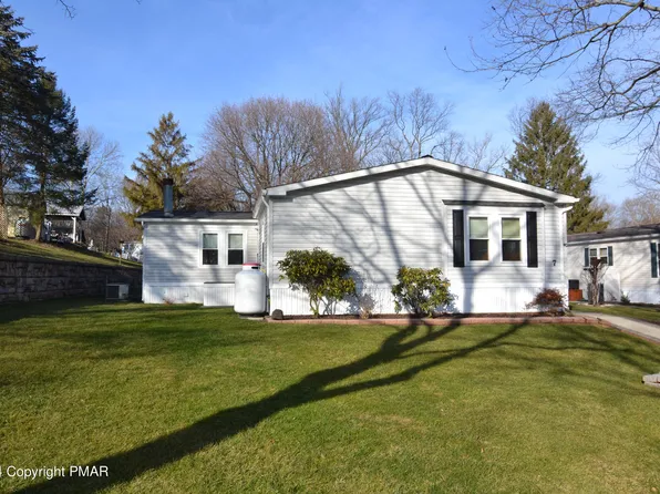 7 Valley View Dr, Bath, PA 18014