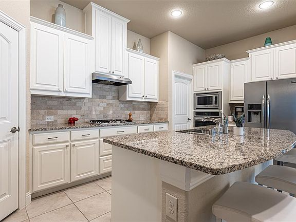3rd image of 10800 Parnell Dr
