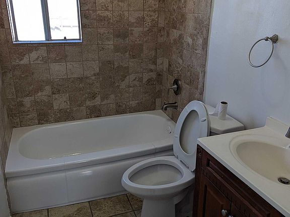 5th image of 947 W 55th St #1/2