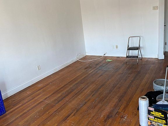 4th image of 2050 E 60th St Floor 1
