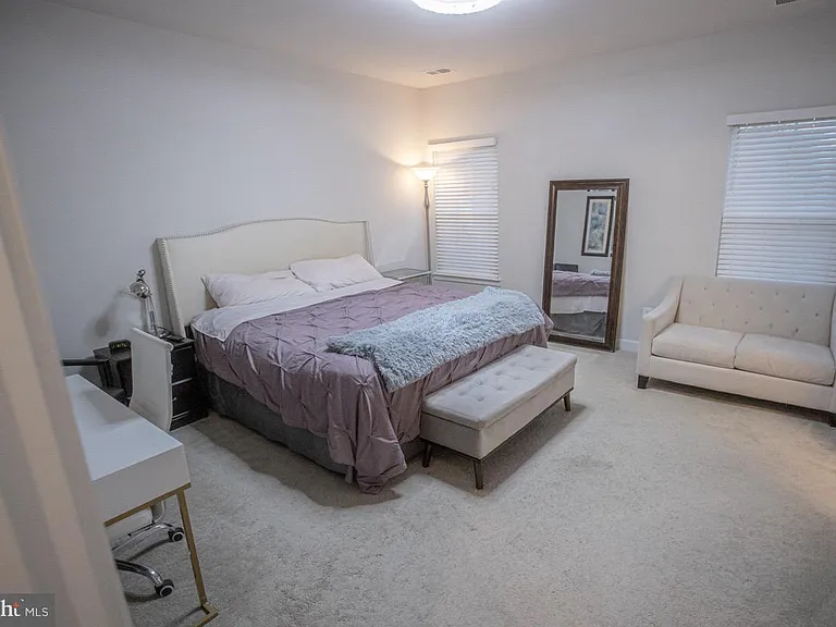 7821 Cove Point Dr — Photo 24