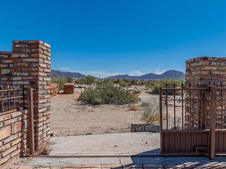 Rear gate