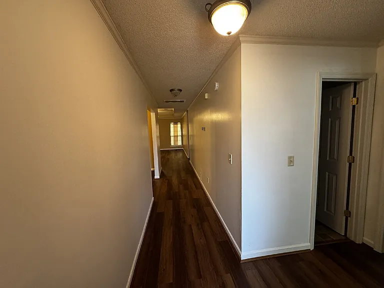 276 Gloucester Dr — Photo 2