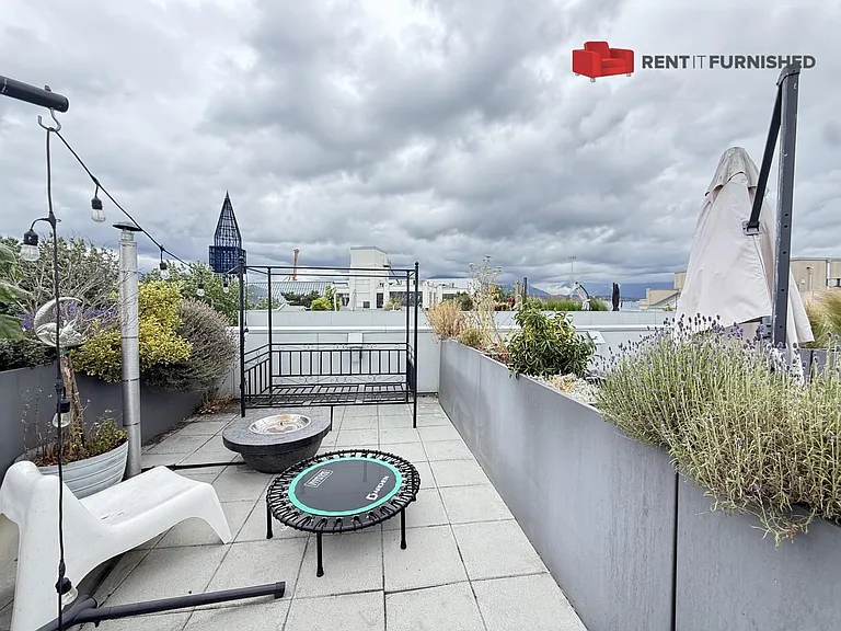626 Alexander St — Photo 7