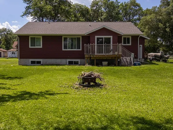 105 S Pine St, Henry, SD 57243