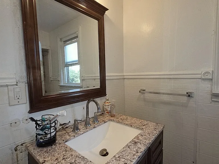 190 Tonnelle Ave — Photo 13