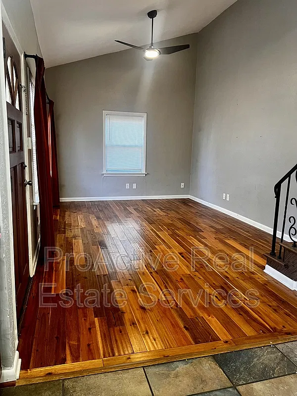3 bed, 2.0 bath, 1719 sqft, $2,800 — Photo 3