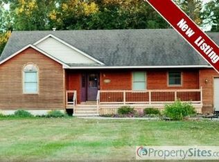 8377 Pineview Lake Dr, Linden, MI 48451