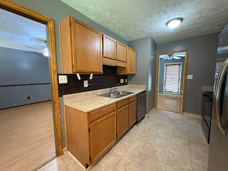 204 Cobblestone Ct — Photo 8