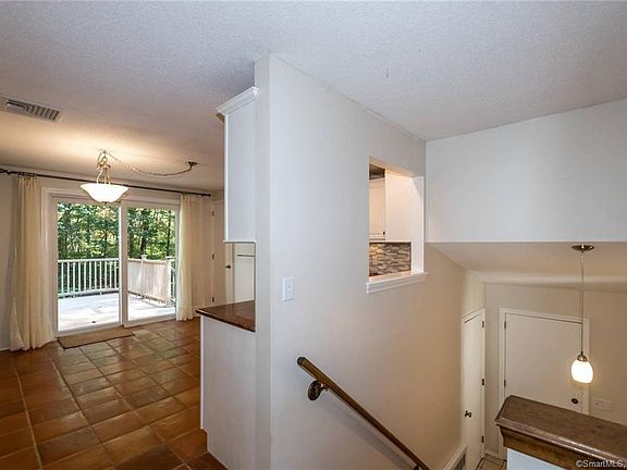 5th image of 558 Weir St