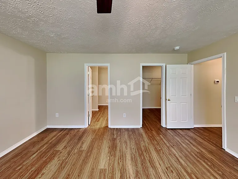 2727 Sutherland Dr — Photo 10