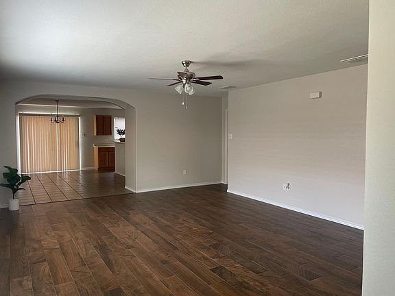 2nd image of 2135 Lima Loop