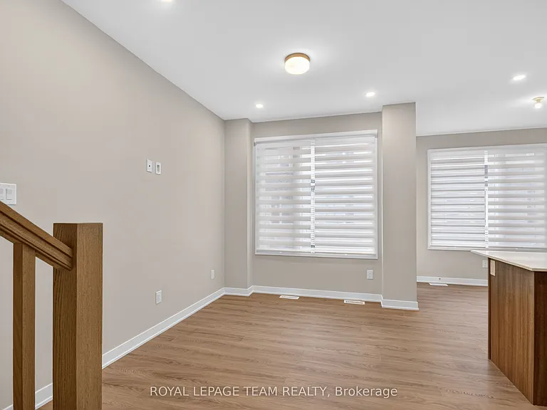 297 Les Emmerson Dr — Photo 9
