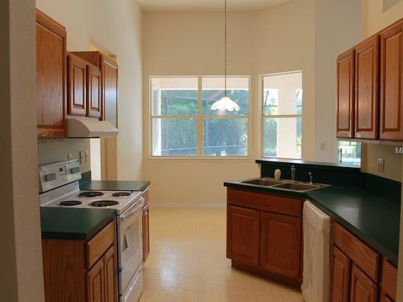 4th image of 524 Kelly Green St