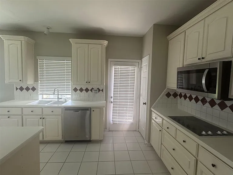 4319 Greystone Way — Photo 12
