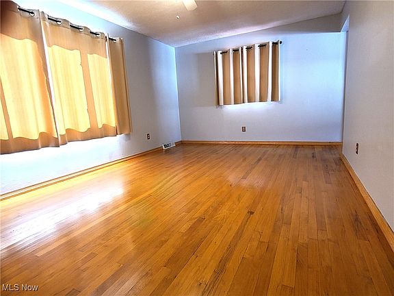 5th image of 14823 S Cheshire St